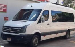 Camioneta CRAFTER VW 17 pasajeros con espacio para una (1) maleta chica por persona